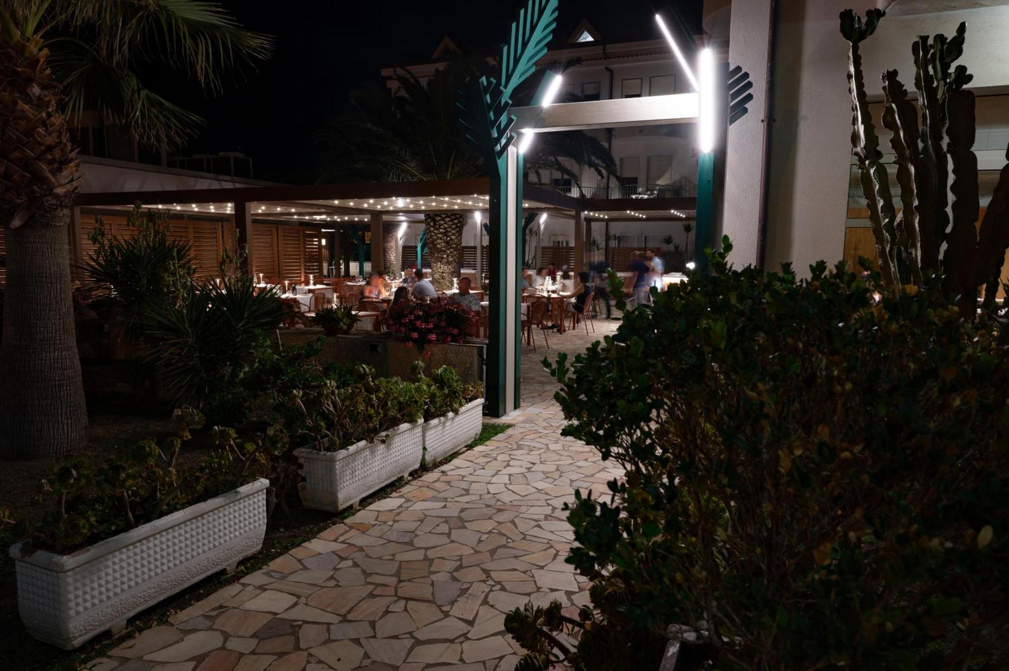 Hotel Garden برايا إيه ماري المظهر الخارجي الصورة